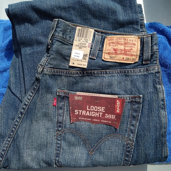 Levi's Relaxed Fit Straight Zip Fly (38/30)*NWT* - Picture 2 of 2